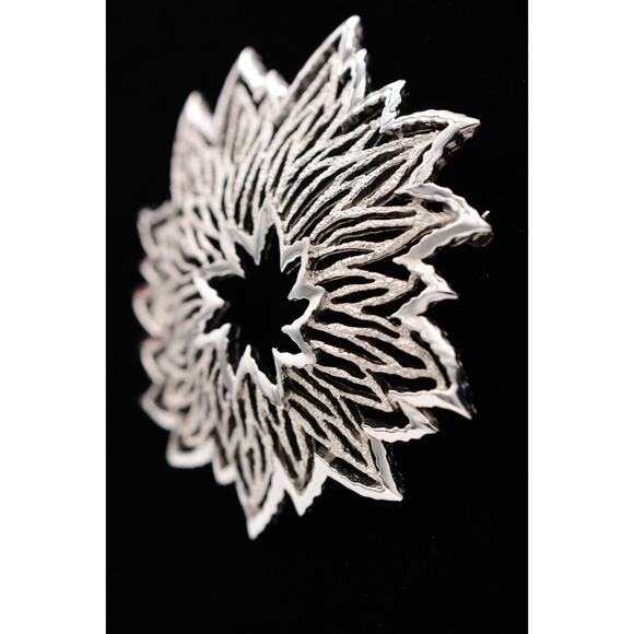 Crown Trifari Vintage Flower Pin Brooch Textured Silver Tone Large Signed Bin4 - Picture 2 of 13